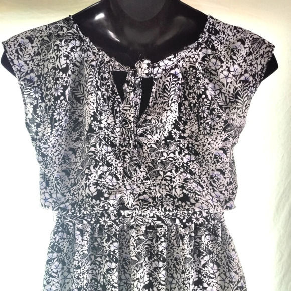 Pretty Flowy Dress EUC - Picture 10 of 13